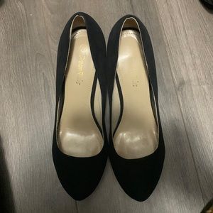 Dream pairs Black suede stiletto heel minimally worn